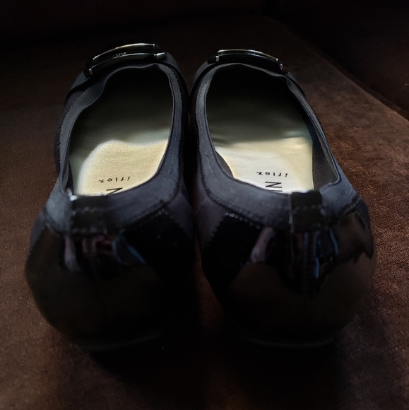 Anne Klein iflex Black Flats Womens Size 9 - Picture 3 of 11